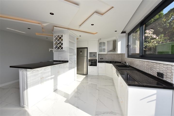 Шикарная двухэтажная вилла в районе Каргыджак под гражданство