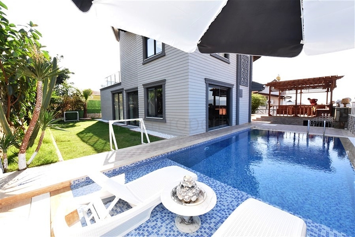 Шикарная двухэтажная вилла в районе Каргыджак под гражданство