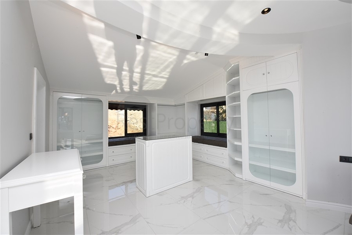 Шикарная двухэтажная вилла в районе Каргыджак под гражданство