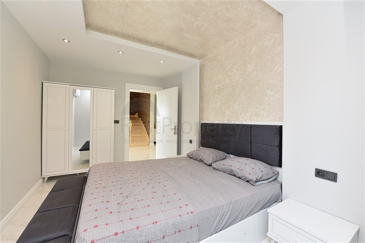 Шикарная двухэтажная вилла в районе Каргыджак под гражданство