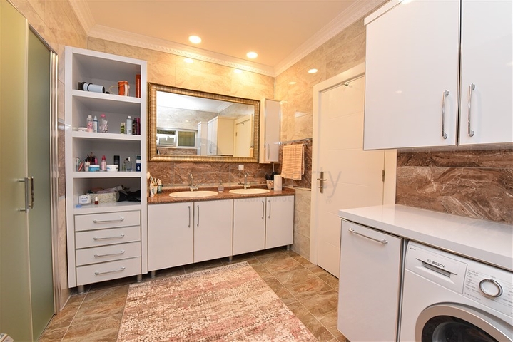 Вилла с мебелью в европейском районе Оба