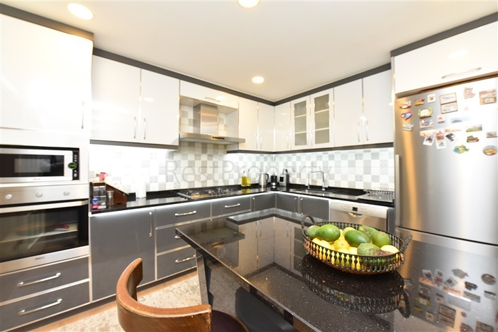 Вилла с мебелью в европейском районе Оба