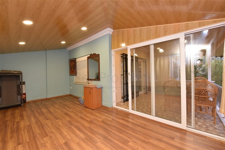 Вилла с мебелью в европейском районе Оба