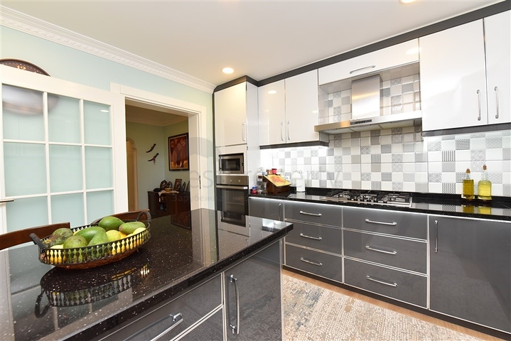 Вилла с мебелью в европейском районе Оба