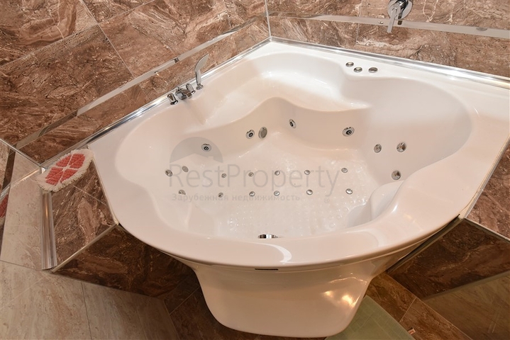 Вилла с мебелью в европейском районе Оба