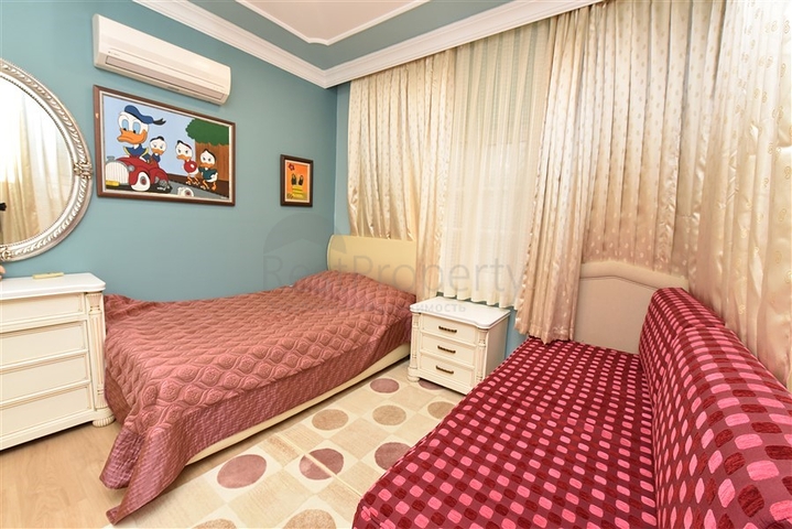 Вилла с мебелью в европейском районе Оба