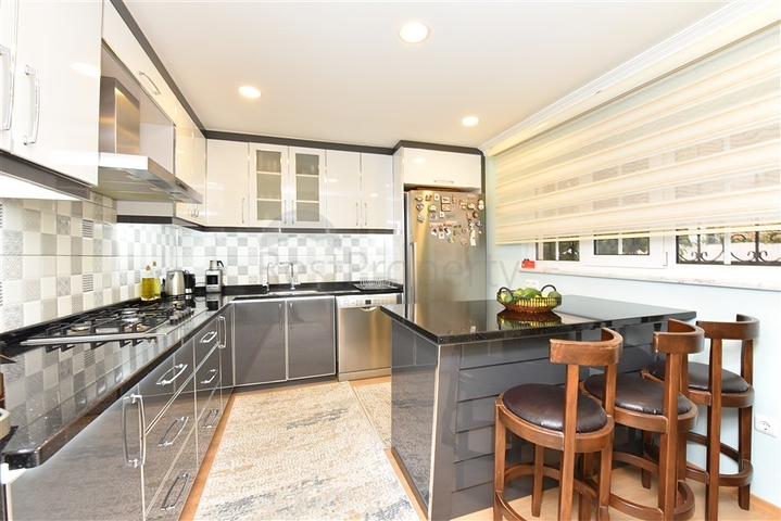 Вилла с мебелью в европейском районе Оба