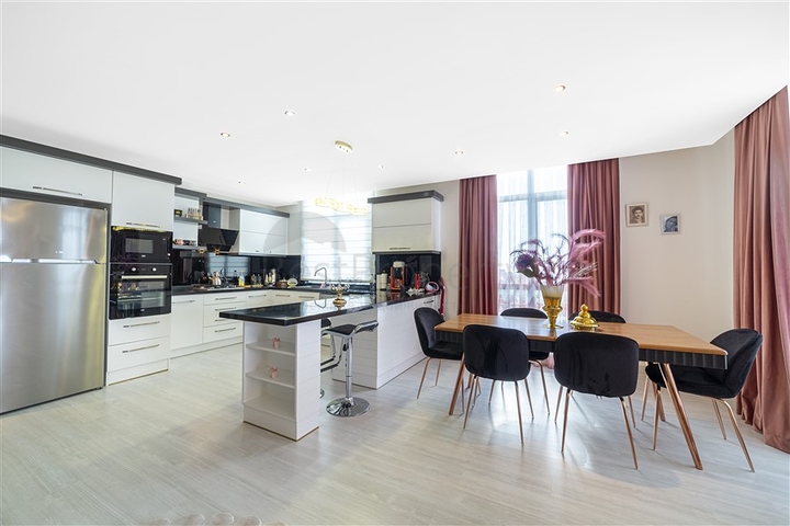 Просторный пентхаус 3+1 в качественном комплексе