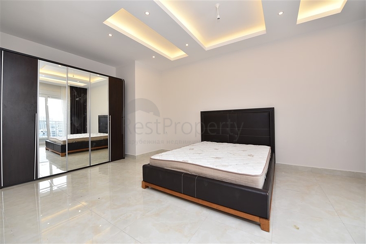 Четырехкомнатный пентхаус с панорамным видом на море в районе Махмутлар