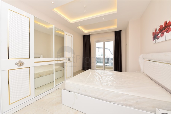 Четырехкомнатный пентхаус с панорамным видом на море в районе Махмутлар