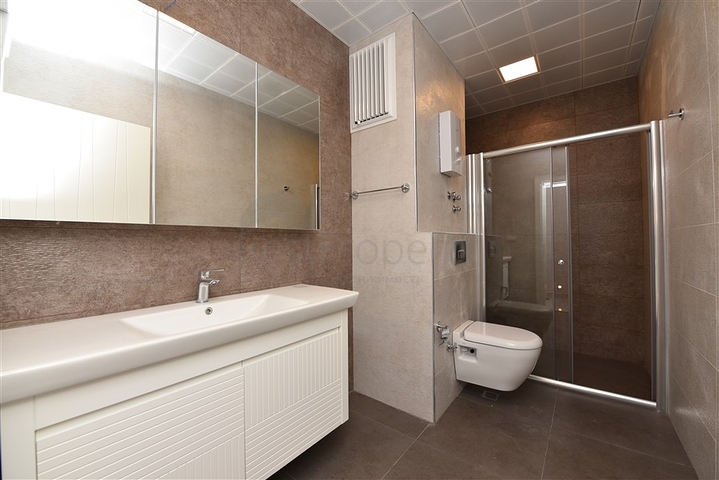 Четырехкомнатный пентхаус с панорамным видом на море в районе Махмутлар