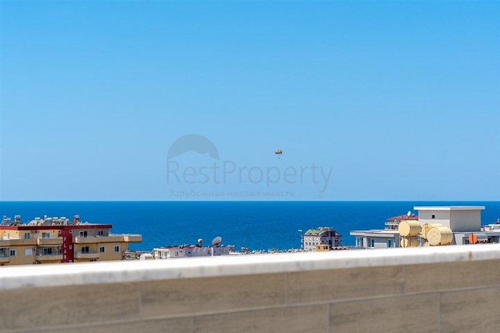Четырехкомнатный пентхаус с панорамным видом на море в районе Махмутлар