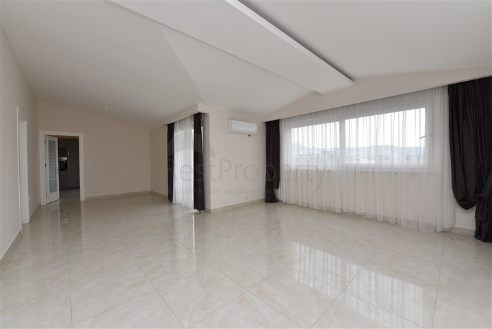 Четырехкомнатный пентхаус с панорамным видом на море в районе Махмутлар