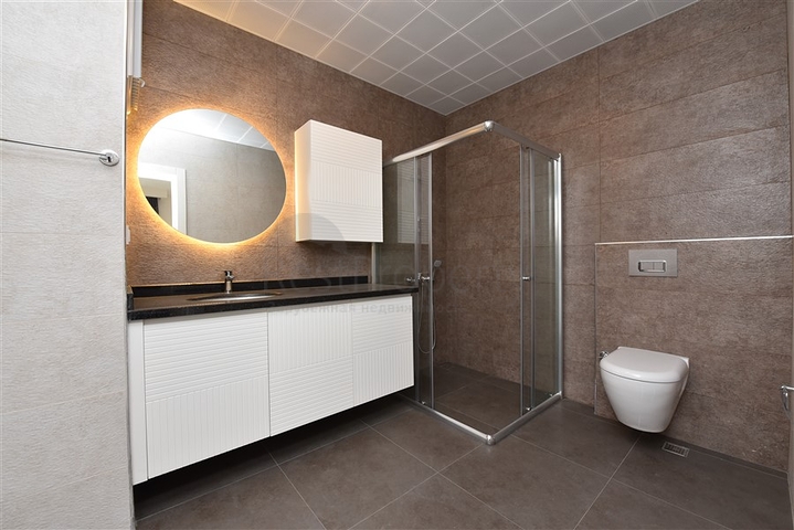 Четырехкомнатный пентхаус с панорамным видом на море в районе Махмутлар