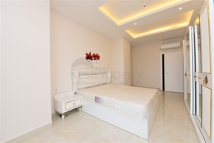 Четырехкомнатный пентхаус с панорамным видом на море в районе Махмутлар