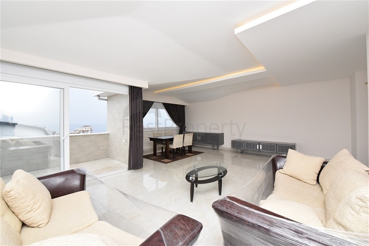 Четырехкомнатный пентхаус с панорамным видом на море в районе Махмутлар