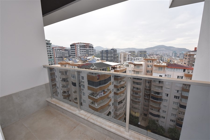 Четырехкомнатный пентхаус с панорамным видом на море в районе Махмутлар