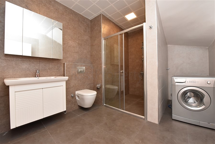 Четырехкомнатный пентхаус с панорамным видом на море в районе Махмутлар