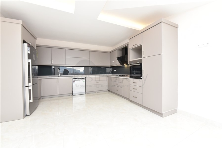 Четырехкомнатный пентхаус с панорамным видом на море в районе Махмутлар