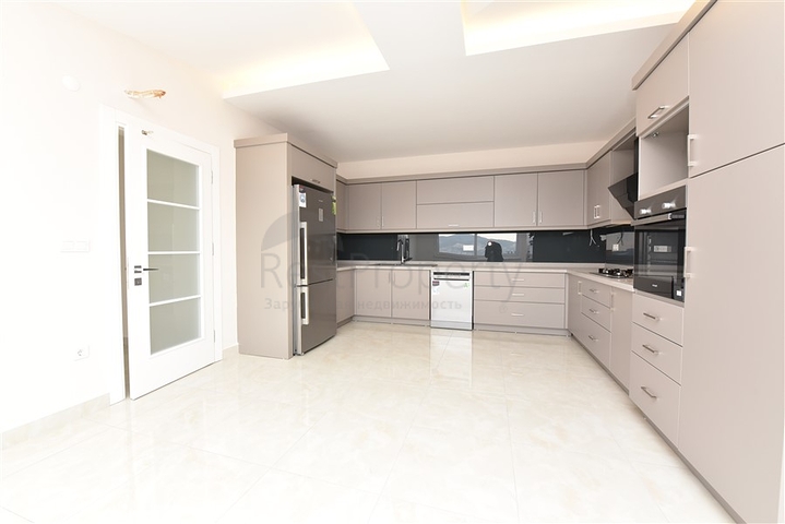 Четырехкомнатный пентхаус с панорамным видом на море в районе Махмутлар