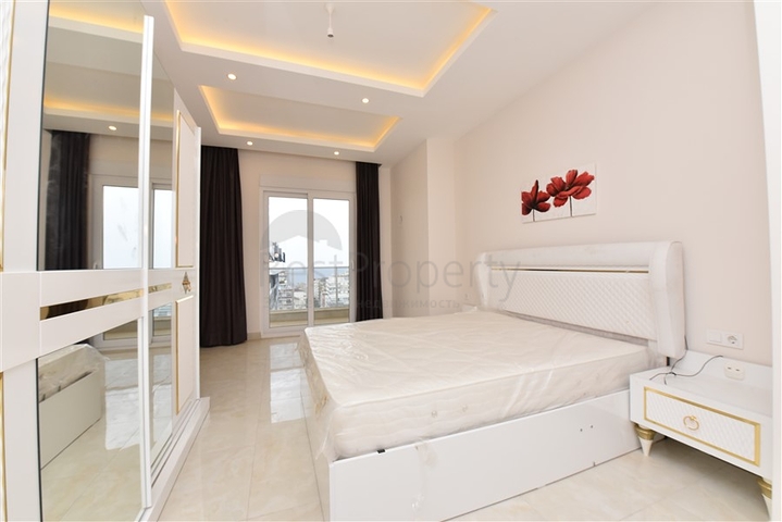 Четырехкомнатный пентхаус с панорамным видом на море в районе Махмутлар