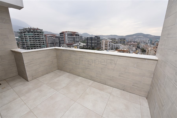 Четырехкомнатный пентхаус с панорамным видом на море в районе Махмутлар