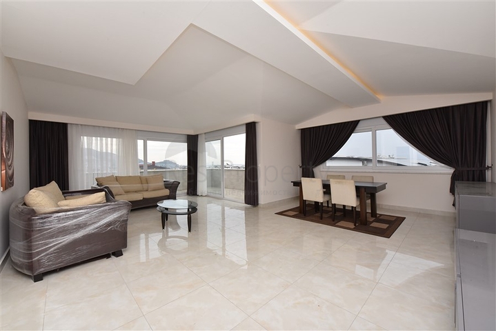 Четырехкомнатный пентхаус с панорамным видом на море в районе Махмутлар