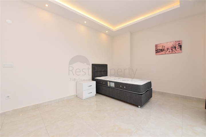 Четырехкомнатный пентхаус с панорамным видом на море в районе Махмутлар