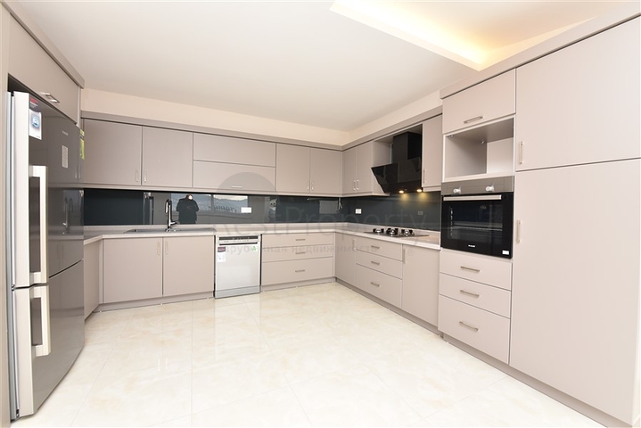 Четырехкомнатный пентхаус с панорамным видом на море в районе Махмутлар