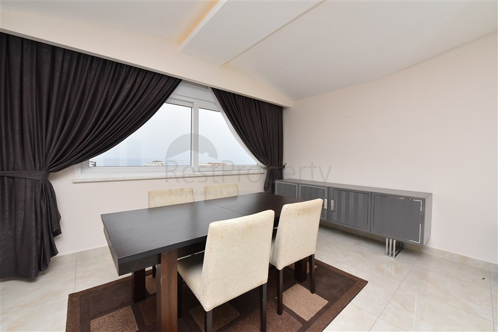 Четырехкомнатный пентхаус с панорамным видом на море в районе Махмутлар