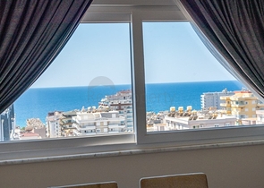 Четырехкомнатный пентхаус с панорамным видом на море в районе Махмутлар