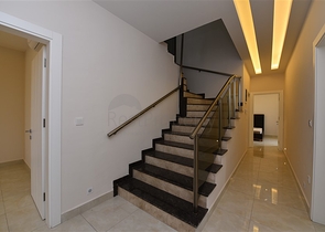 Четырехкомнатный пентхаус с панорамным видом на море в районе Махмутлар