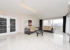 Четырехкомнатный пентхаус с панорамным видом на море в районе Махмутлар