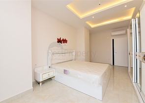 Четырехкомнатный пентхаус с панорамным видом на море в районе Махмутлар