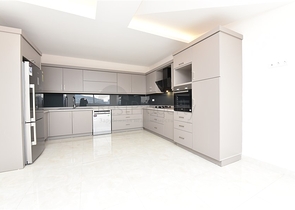 Четырехкомнатный пентхаус с панорамным видом на море в районе Махмутлар