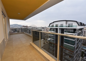 Четырехкомнатный пентхаус с панорамным видом на море в районе Махмутлар