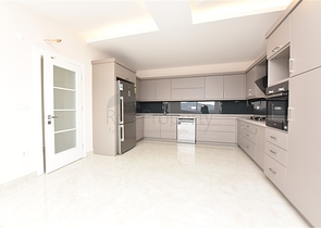 Четырехкомнатный пентхаус с панорамным видом на море в районе Махмутлар