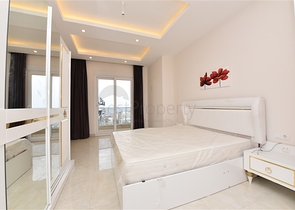 Четырехкомнатный пентхаус с панорамным видом на море в районе Махмутлар