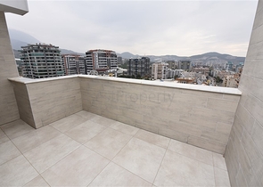 Четырехкомнатный пентхаус с панорамным видом на море в районе Махмутлар