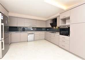 Четырехкомнатный пентхаус с панорамным видом на море в районе Махмутлар