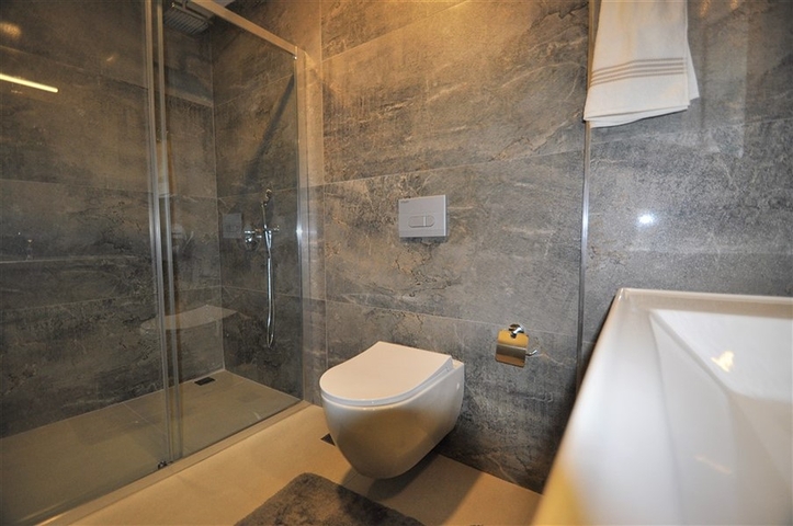 Меблированная квартира 1+1 на первой линии в Кестеле