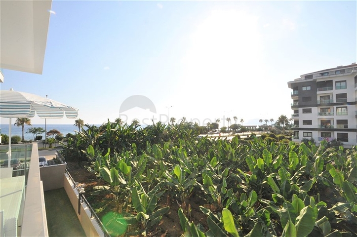 Меблированная квартира 1+1 на первой линии в Кестеле