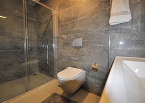 Меблированная квартира 1+1 на первой линии в Кестеле