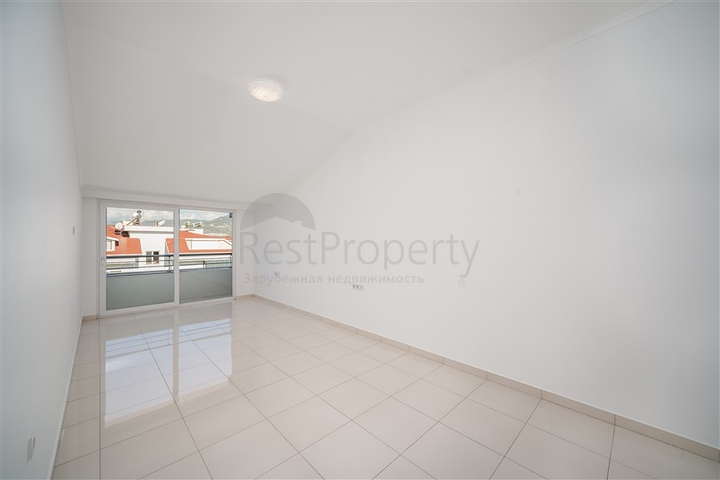 Четырехкомнатный пентхаус с панорамным видом на море 