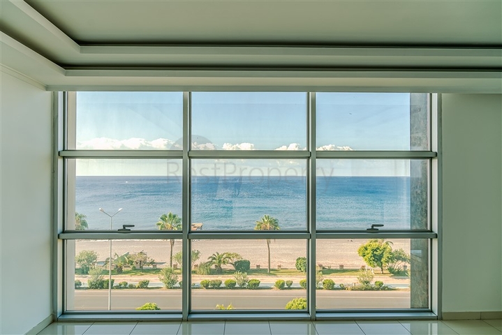 Четырехкомнатный пентхаус с панорамным видом на море 