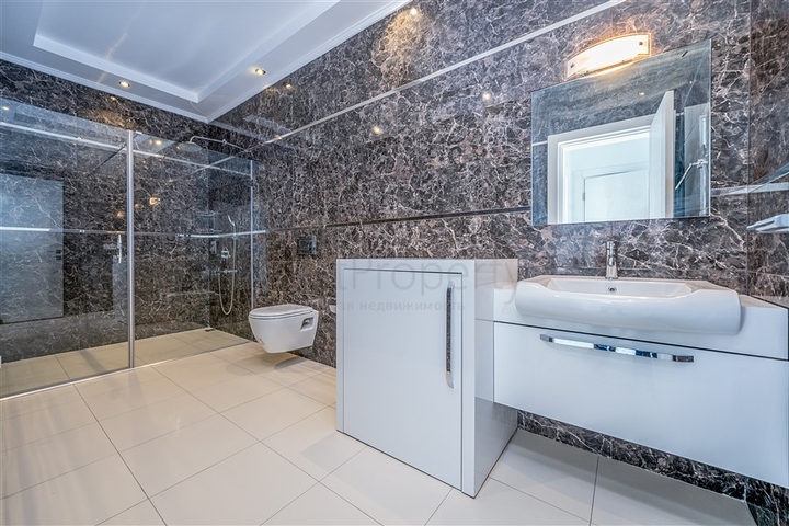 Четырехкомнатный пентхаус с панорамным видом на море 