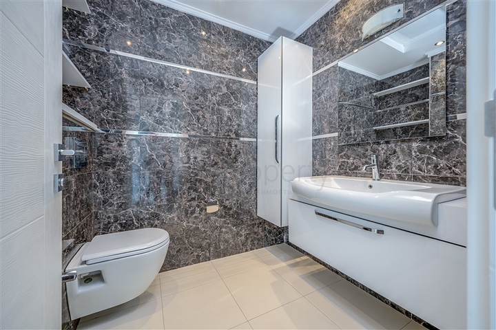 Четырехкомнатный пентхаус с панорамным видом на море 