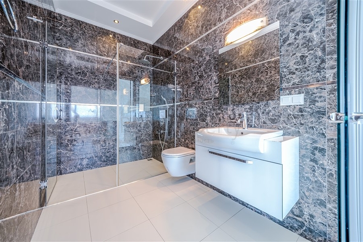 Четырехкомнатный пентхаус с панорамным видом на море 