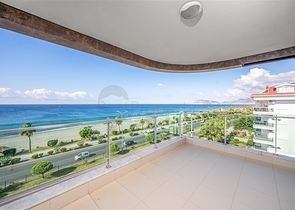 Четырехкомнатный пентхаус с панорамным видом на море 