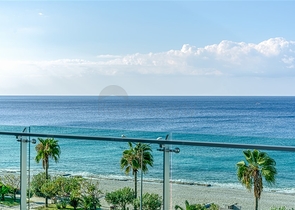 Четырехкомнатный пентхаус с панорамным видом на море 